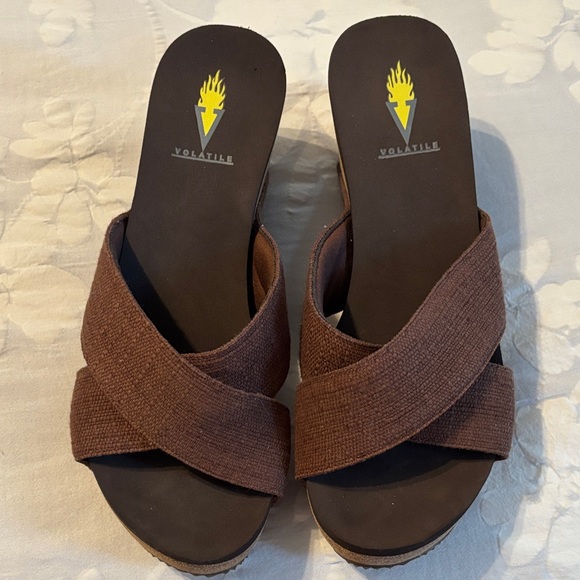 Volatile Women's Dark Brown Crisscross Sandals - Picture 1 of 5